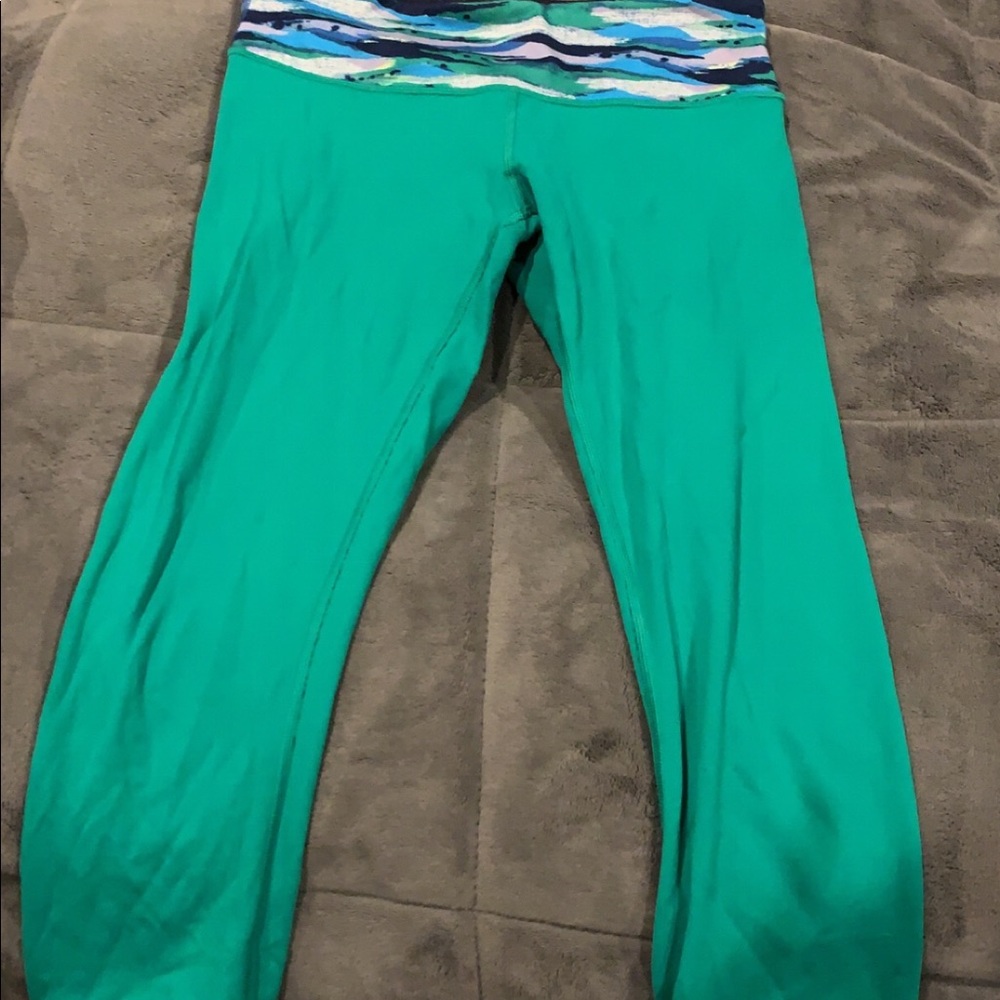 Reversible Lululemon workout crop pants